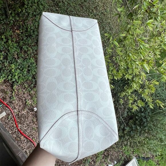 COACH City Tote Women's Chalk/Glacier White Signature Canvas Bag 5696 NWT - Picture 4 of 10